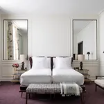 J.k. Place 5* Paris