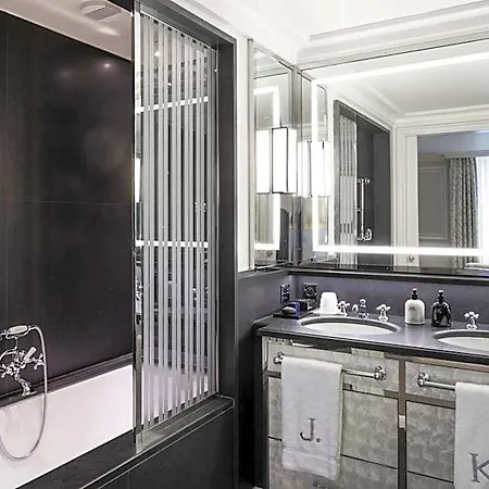 J.k. Place Париж