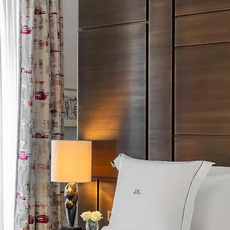 J.k. Place Hotell